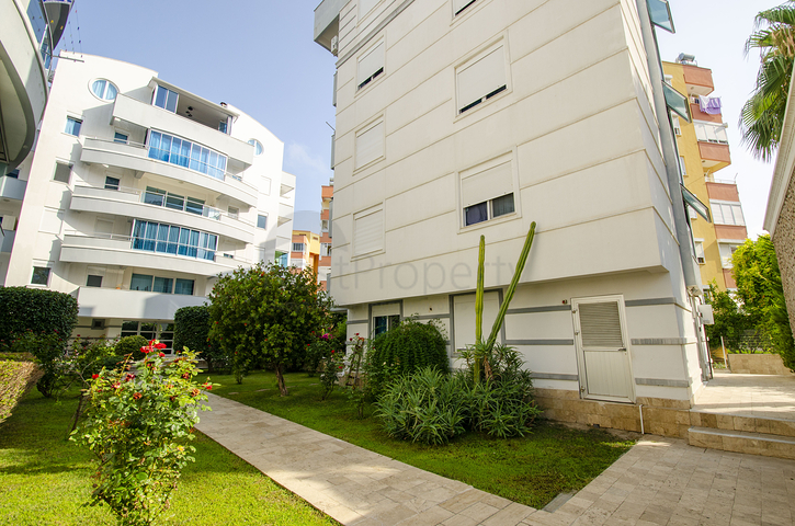 شقة 2 + 1 في مجمع ليمان كونيالتي على بعد 600 م من البحر