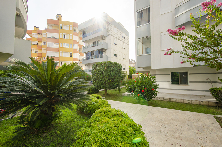 شقة 2 + 1 في مجمع ليمان كونيالتي على بعد 600 م من البحر