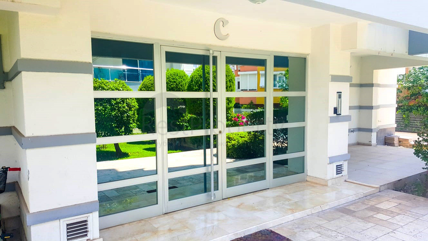 شقة 2 + 1 في مجمع ليمان كونيالتي على بعد 600 م من البحر