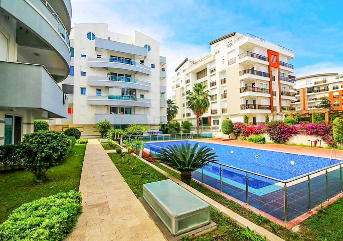 شقة 2 + 1 في مجمع ليمان كونيالتي على بعد 600 م من البحر