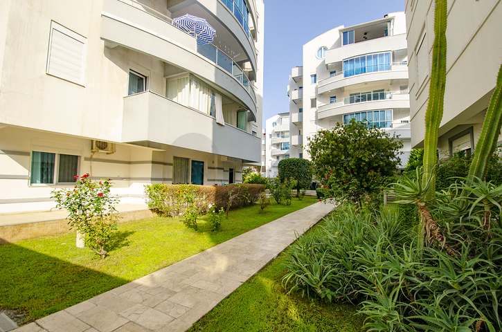 شقة 2 + 1 في مجمع ليمان كونيالتي على بعد 600 م من البحر