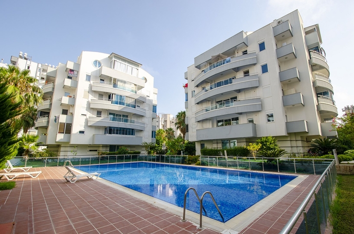 شقة 2 + 1 في مجمع ليمان كونيالتي على بعد 600 م من البحر