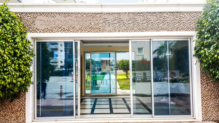 شقة 2 + 1 في مجمع ليمان كونيالتي على بعد 600 م من البحر