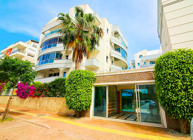 شقة 2 + 1 في مجمع ليمان كونيالتي على بعد 600 م من البحر