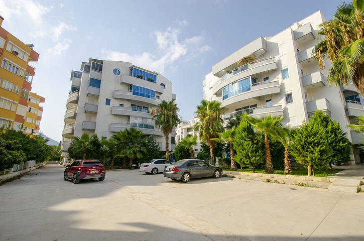 شقة 2 + 1 في مجمع ليمان كونيالتي على بعد 600 م من البحر