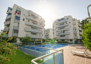 شقة 2 + 1 في مجمع ليمان كونيالتي على بعد 600 م من البحر