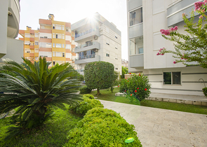 شقة 2 + 1 في مجمع ليمان كونيالتي على بعد 600 م من البحر