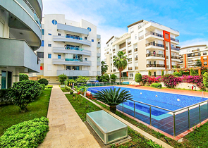 شقة 2 + 1 في مجمع ليمان كونيالتي على بعد 600 م من البحر