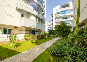 شقة 2 + 1 في مجمع ليمان كونيالتي على بعد 600 م من البحر