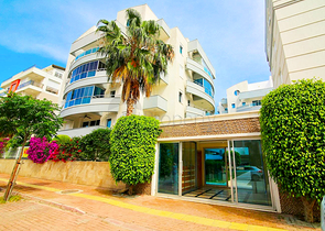 شقة 2 + 1 في مجمع ليمان كونيالتي على بعد 600 م من البحر