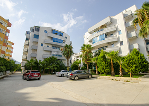 شقة 2 + 1 في مجمع ليمان كونيالتي على بعد 600 م من البحر