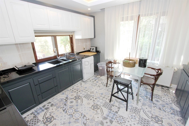 فيلا 5 + 1 في مجمع مع مسبح في دوشيميتي أنطاليا