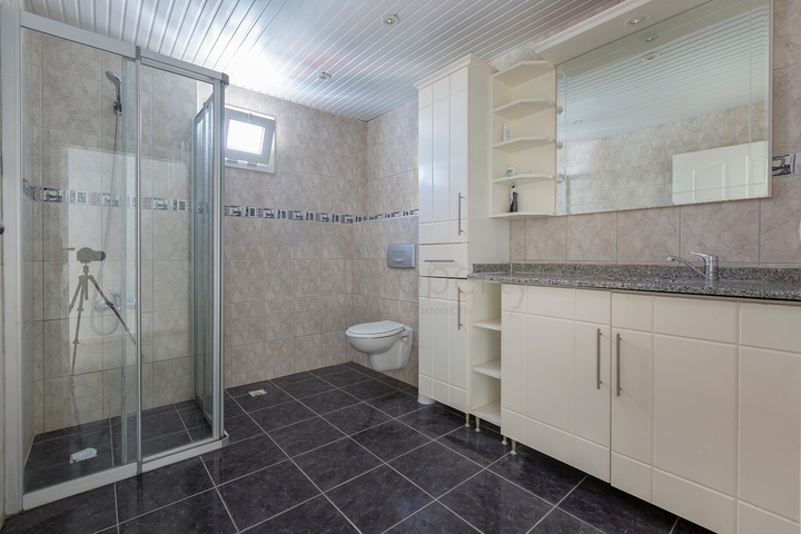 بسعر منافس -شقة مفروشة 1+2 غرفتين وصالة -في منطقة توسمور المركزية / الانيا 