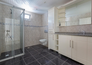 بسعر منافس -شقة مفروشة 1+2 غرفتين وصالة -في منطقة توسمور المركزية / الانيا 