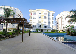 شقة 2 + 1 مع أثاث في هورما كونيالتي