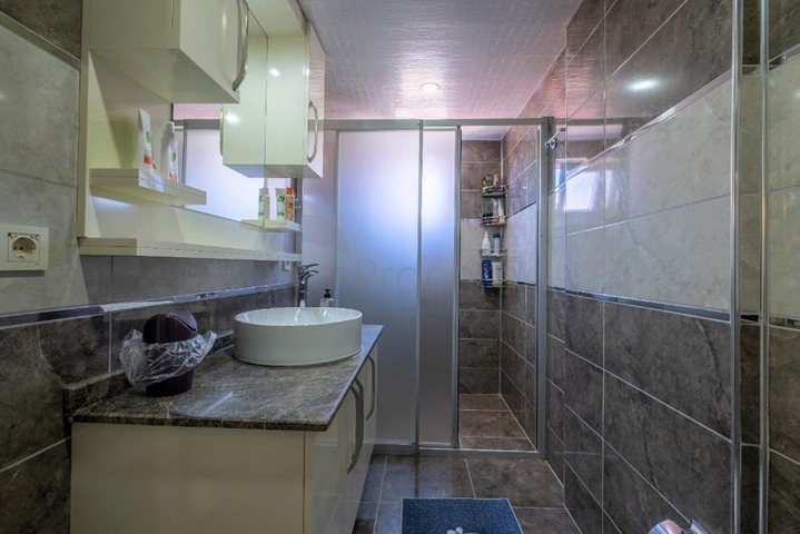 دوبلكس باطلالة بحرية ساحرة - في مركز مدينة الانيا 