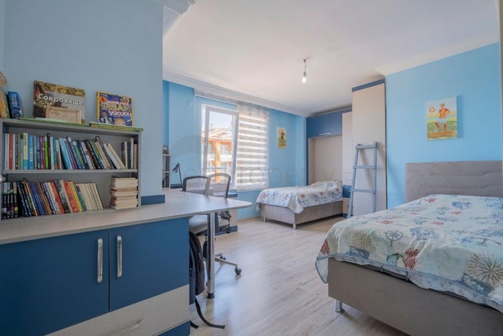 دوبلكس باطلالة بحرية ساحرة - في مركز مدينة الانيا 