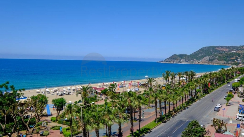 دوبلكس باطلالة بحرية ساحرة - في مركز مدينة الانيا 