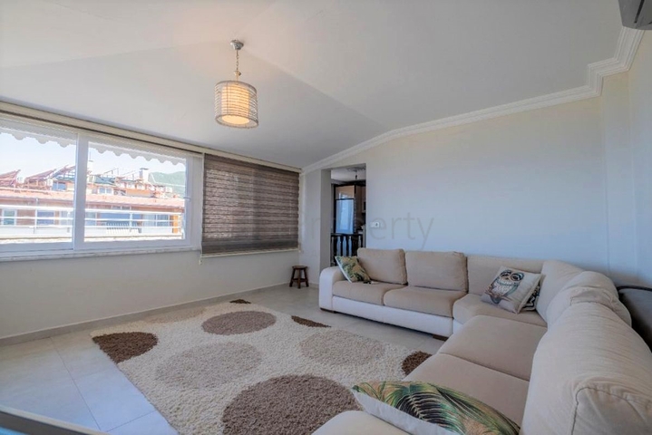 دوبلكس باطلالة بحرية ساحرة - في مركز مدينة الانيا 