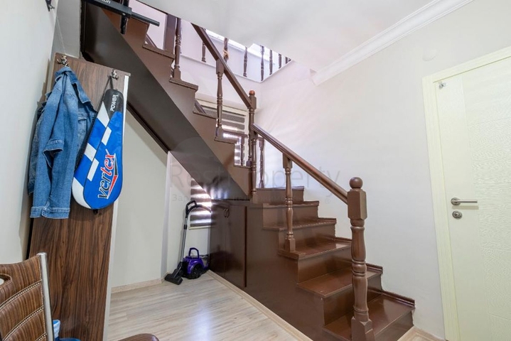 دوبلكس باطلالة بحرية ساحرة - في مركز مدينة الانيا 