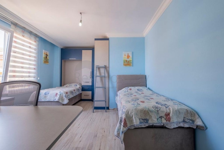 دوبلكس باطلالة بحرية ساحرة - في مركز مدينة الانيا 