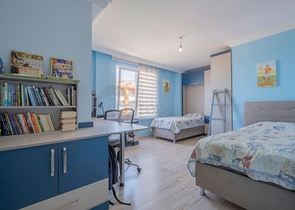 دوبلكس باطلالة بحرية ساحرة - في مركز مدينة الانيا 