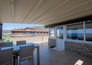 دوبلكس باطلالة بحرية ساحرة - في مركز مدينة الانيا 