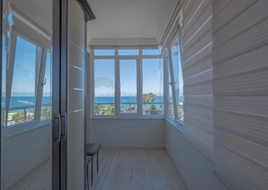 دوبلكس باطلالة بحرية ساحرة - في مركز مدينة الانيا 