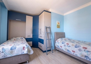 دوبلكس باطلالة بحرية ساحرة - في مركز مدينة الانيا 