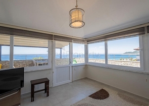 دوبلكس باطلالة بحرية ساحرة - في مركز مدينة الانيا 