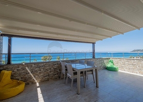 دوبلكس باطلالة بحرية ساحرة - في مركز مدينة الانيا 