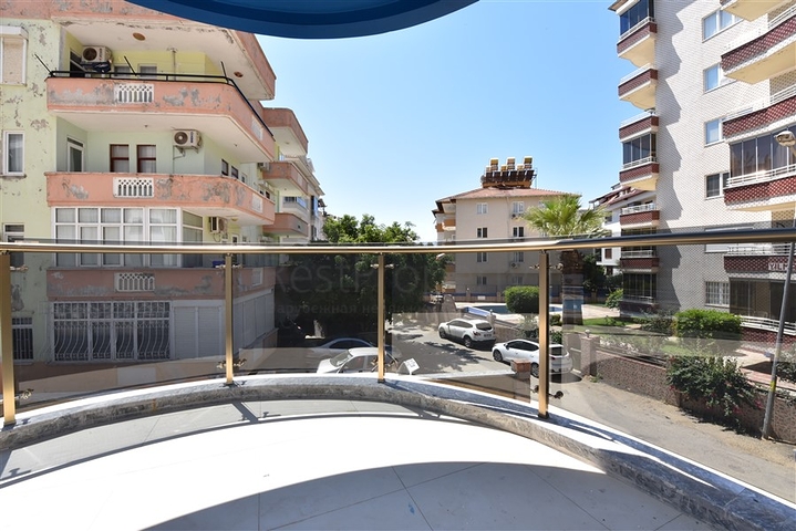 ضمن مجمع سكني حديث -شقة غرفتين وصالة -في مركز مدينة الانيا 