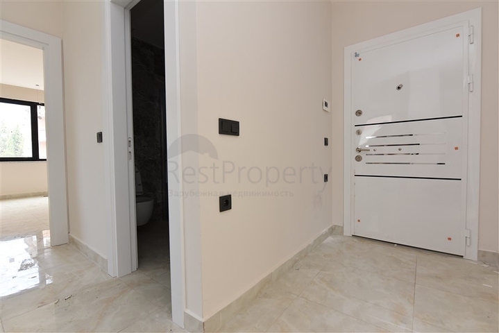 ضمن مجمع سكني حديث -شقة غرفتين وصالة -في مركز مدينة الانيا 