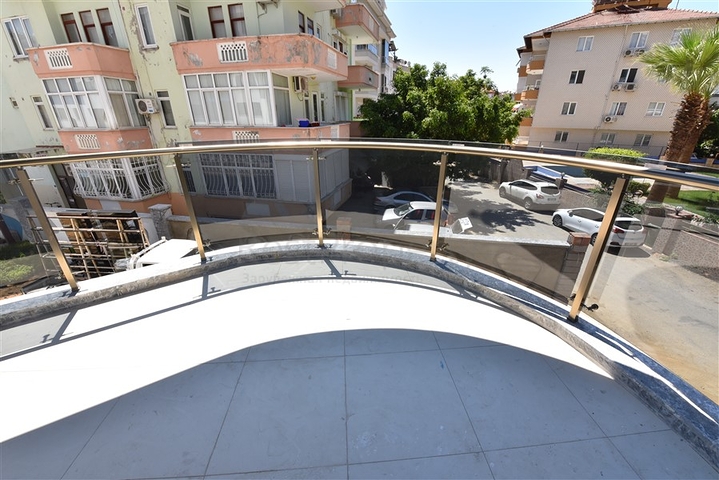 ضمن مجمع سكني حديث -شقة غرفتين وصالة -في مركز مدينة الانيا 