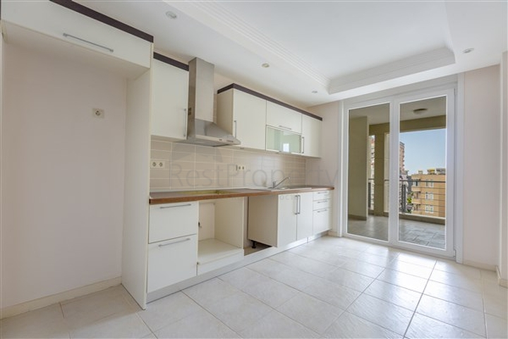 شقة واسعة مع مطبخ منفصل -تصميم 2 غرفة وصالة - ضمن مجمع فاخر - مهموتلار / الانيا 