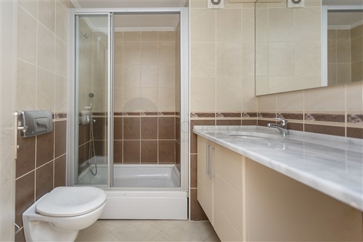 شقة واسعة مع مطبخ منفصل -تصميم 2 غرفة وصالة - ضمن مجمع فاخر - مهموتلار / الانيا 