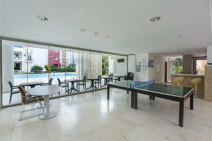 شقة واسعة مع مطبخ منفصل -تصميم 2 غرفة وصالة - ضمن مجمع فاخر - مهموتلار / الانيا 