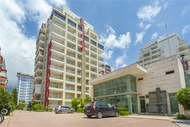 شقة واسعة مع مطبخ منفصل -تصميم 2 غرفة وصالة - ضمن مجمع فاخر - مهموتلار / الانيا 