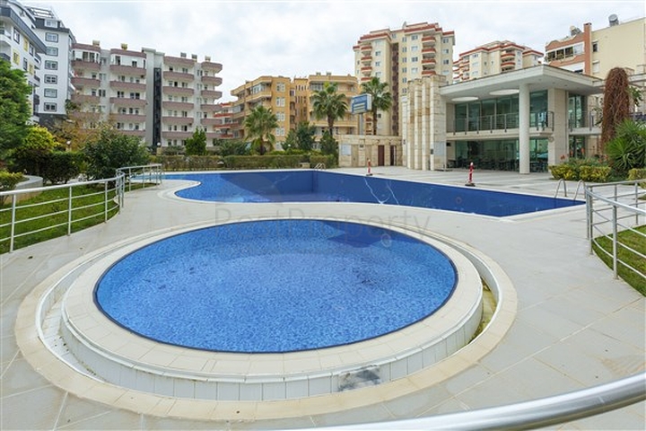 شقة واسعة مع مطبخ منفصل -تصميم 2 غرفة وصالة - ضمن مجمع فاخر - مهموتلار / الانيا 