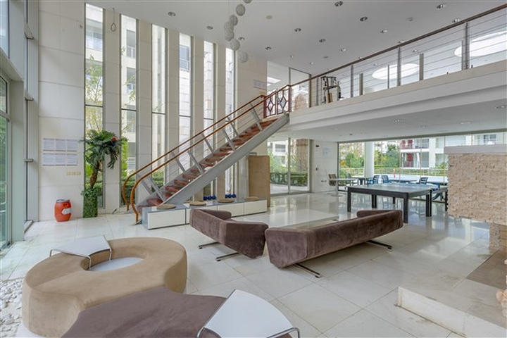 شقة واسعة مع مطبخ منفصل -تصميم 2 غرفة وصالة - ضمن مجمع فاخر - مهموتلار / الانيا 