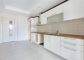 شقة واسعة مع مطبخ منفصل -تصميم 2 غرفة وصالة - ضمن مجمع فاخر - مهموتلار / الانيا 