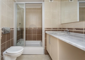 شقة واسعة مع مطبخ منفصل -تصميم 2 غرفة وصالة - ضمن مجمع فاخر - مهموتلار / الانيا 