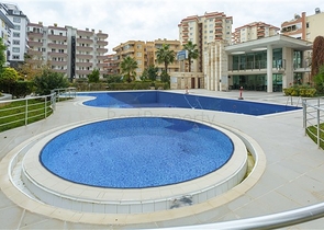 شقة واسعة مع مطبخ منفصل -تصميم 2 غرفة وصالة - ضمن مجمع فاخر - مهموتلار / الانيا 