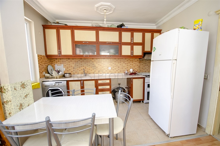 شقة 2 + 1 على مسافة قريبة من البحر في كونيالتي أنطاليا