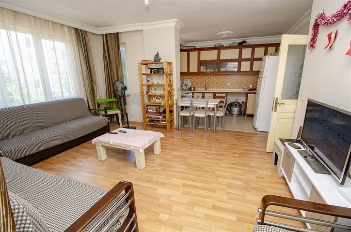 شقة 2 + 1 على مسافة قريبة من البحر في كونيالتي أنطاليا