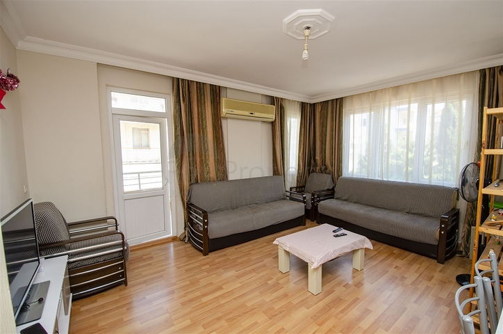 شقة 2 + 1 على مسافة قريبة من البحر في كونيالتي أنطاليا