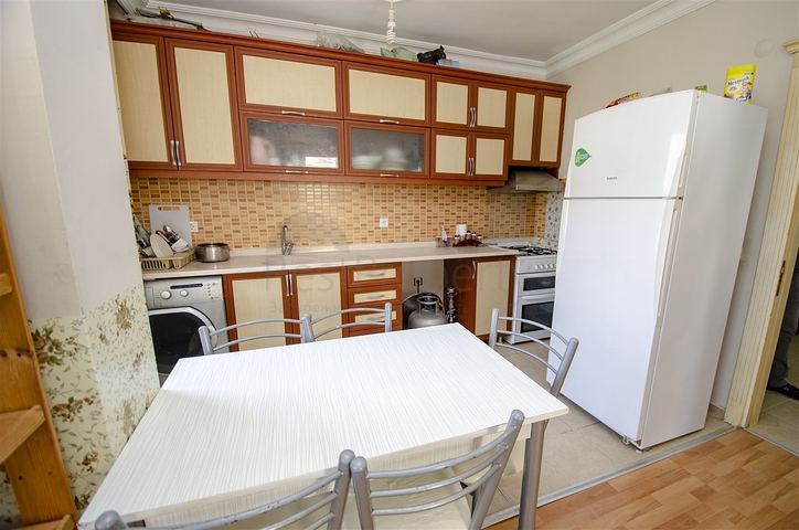 شقة 2 + 1 على مسافة قريبة من البحر في كونيالتي أنطاليا