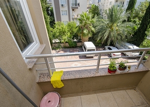 شقة 2 + 1 على مسافة قريبة من البحر في كونيالتي أنطاليا