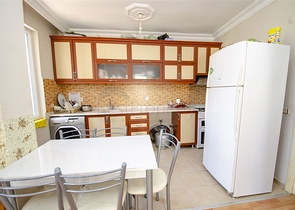 شقة 2 + 1 على مسافة قريبة من البحر في كونيالتي أنطاليا