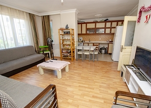 شقة 2 + 1 على مسافة قريبة من البحر في كونيالتي أنطاليا